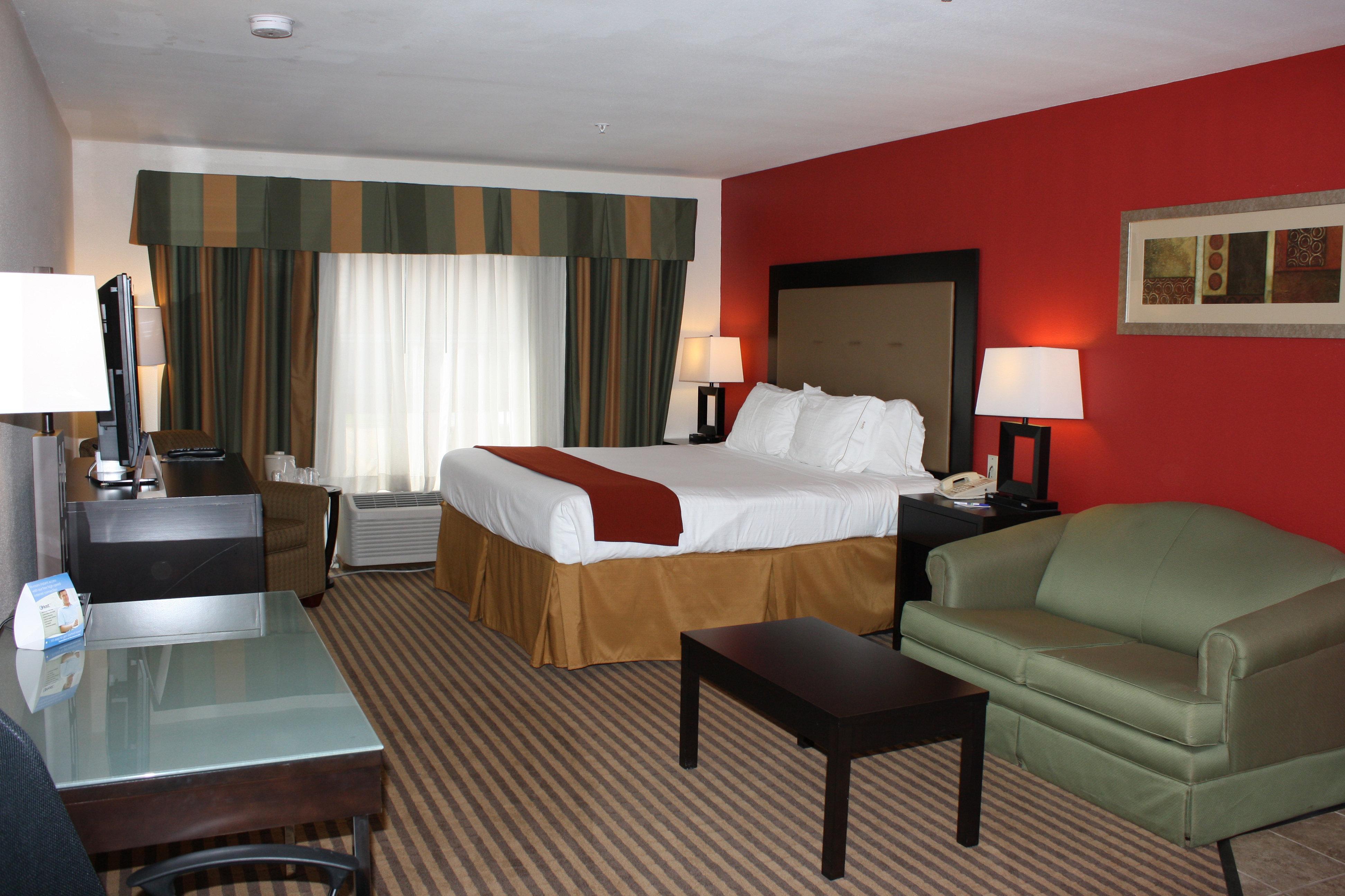Holiday Inn Express Hotel & Suites Livingston Exterior photo
